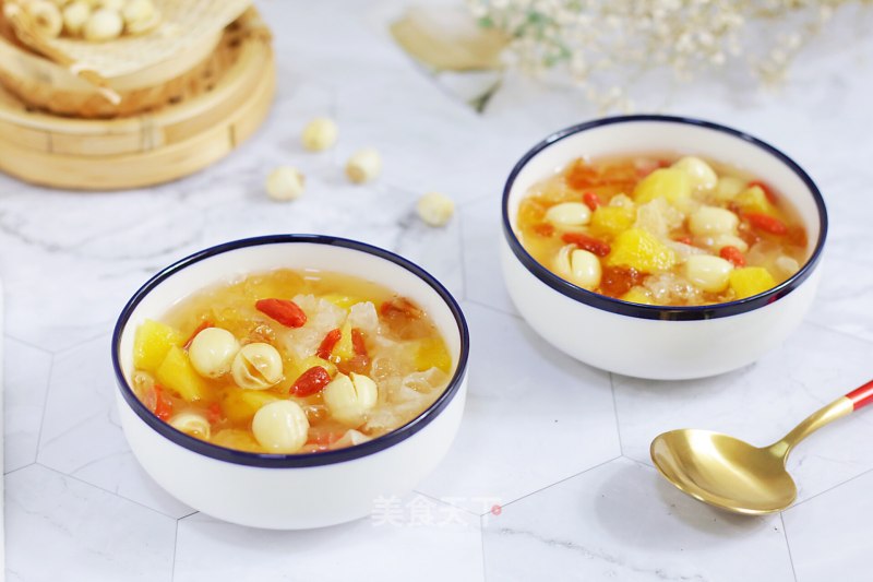 Peach Gum, Tremella and Pineapple Sweet Soup recipe