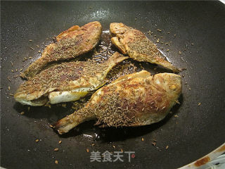 Fried Small Sea Fish with Cumin recipe