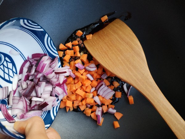 #中卓炸酱面#carrot and Onion Noodles recipe
