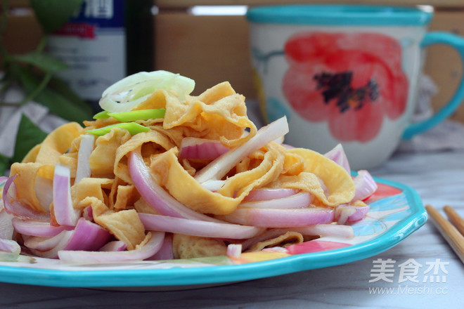 Onions Mixed with Bean Curd recipe