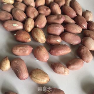 Peanuts Mixed with Peacock Pine recipe