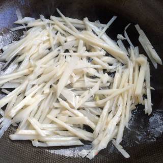 Stir-fried Lotus Root with Leeks recipe