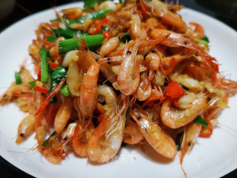 Stir-fried Small River Prawns with Leek recipe