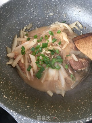 Braised Pork Noodles and Stewed Radish recipe