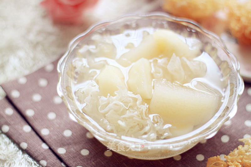 Horseshoe Snow Pear White Fungus Soup recipe