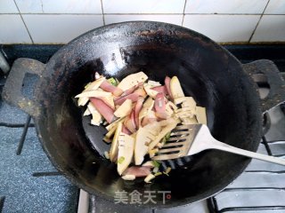 Braised Noodles with Bacon and Bamboo Shoots recipe