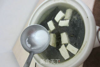 Seaweed Tofu Pork Bone Soup recipe