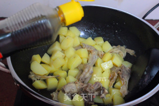 Potato Stewed Chicken Bones recipe