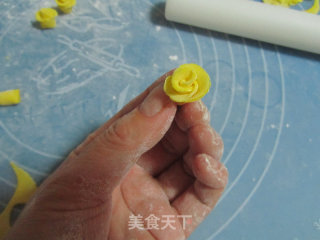 Fondant Flower Cupcakes recipe