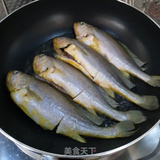 Sweet and Sour Yellow Croaker recipe