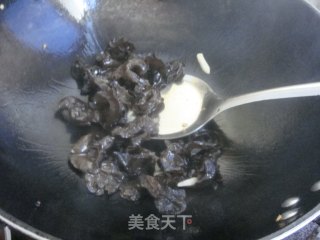 Stir-fried Fungus with Rice White recipe