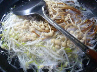 Golden Needle Mushroom Mixed with Mung Bean Sprouts recipe