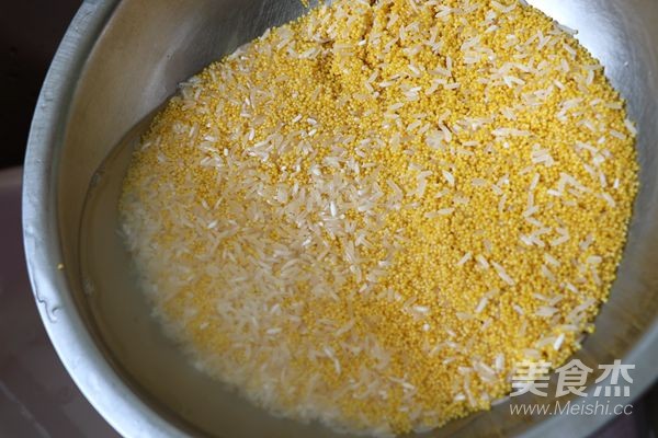 Delicious Yellow Millet Braised Rice recipe