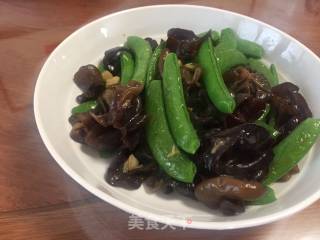 Stir-fried Black Fungus with Sweet Beans recipe