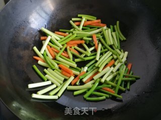 Stir-fried Cuttlefish with Garlic Moss recipe