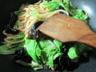 Stir-fried Potato Vermicelli with Black Fungus and Cabbage recipe