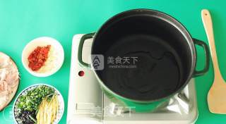 The Lazy Dish of A Kitchen Enamel Pot with Chopped Pepper Bullfrog recipe