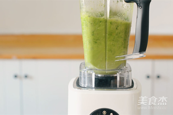 Kale Pineapple Kiwi Juice recipe