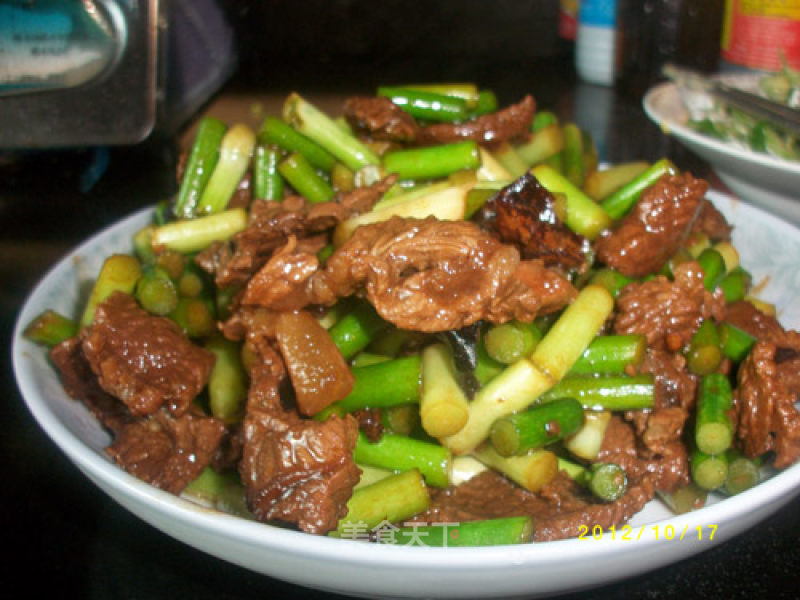Stir-fried Beef with Garlic Moss-a Meeting of Toughness and Crispness recipe
