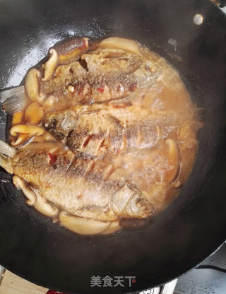 Stewed Crucian Carp with Shiitake Mushrooms recipe