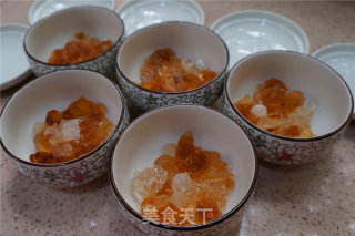 Peach Gum and Snow Lotus Seed Milk Stewed Eggs-special Custard Custard recipe