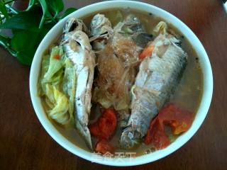 Braised Small Crucian Carp with Cabbage Leaf Vermicelli recipe