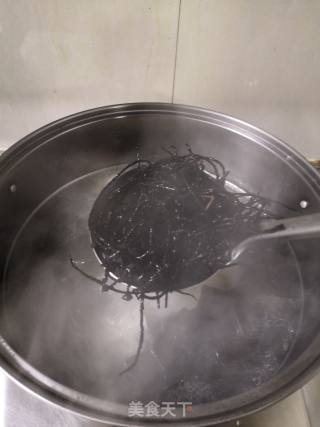 Stewed Trotter with Walnut Flower and Kelp recipe