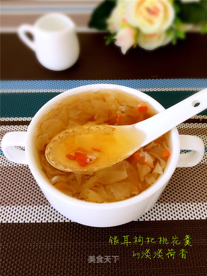 White Fungus, Wolfberry and Peach Flower Soup recipe