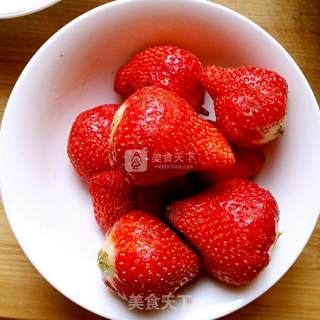 Coconut Fragrant Momi Strawberry Dumpling recipe