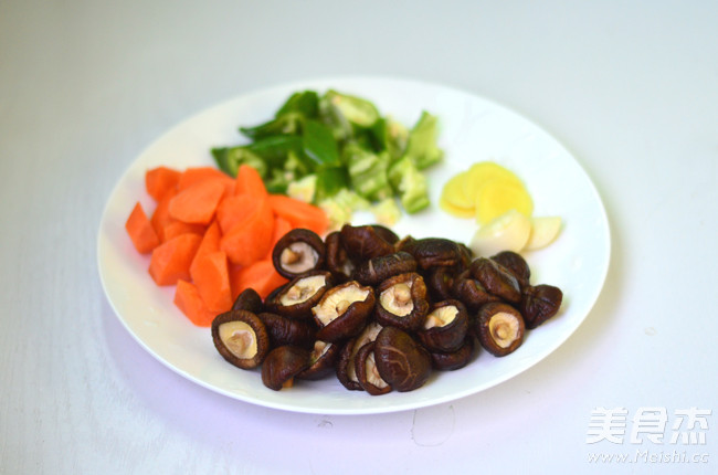 Stewed Chicken with Carrots and Mushrooms recipe