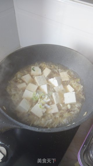 White Tofu Stewed with Cabbage and Pork Skin recipe