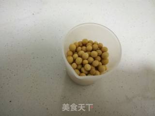 Oatmeal and Wolfberry Soy Milk recipe