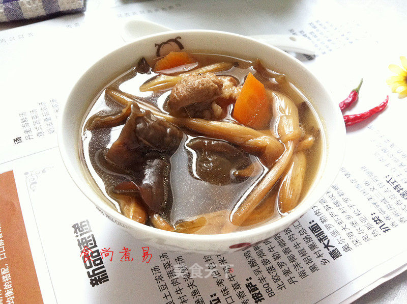 Daylily and Fungus Salty Bone Soup recipe