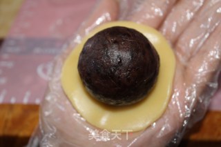 Mooncake with Lotus Seed Paste and Egg Yolk recipe