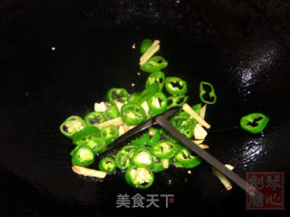 Very Gourmet-fried Silkworm Chrysalis with Leeks recipe