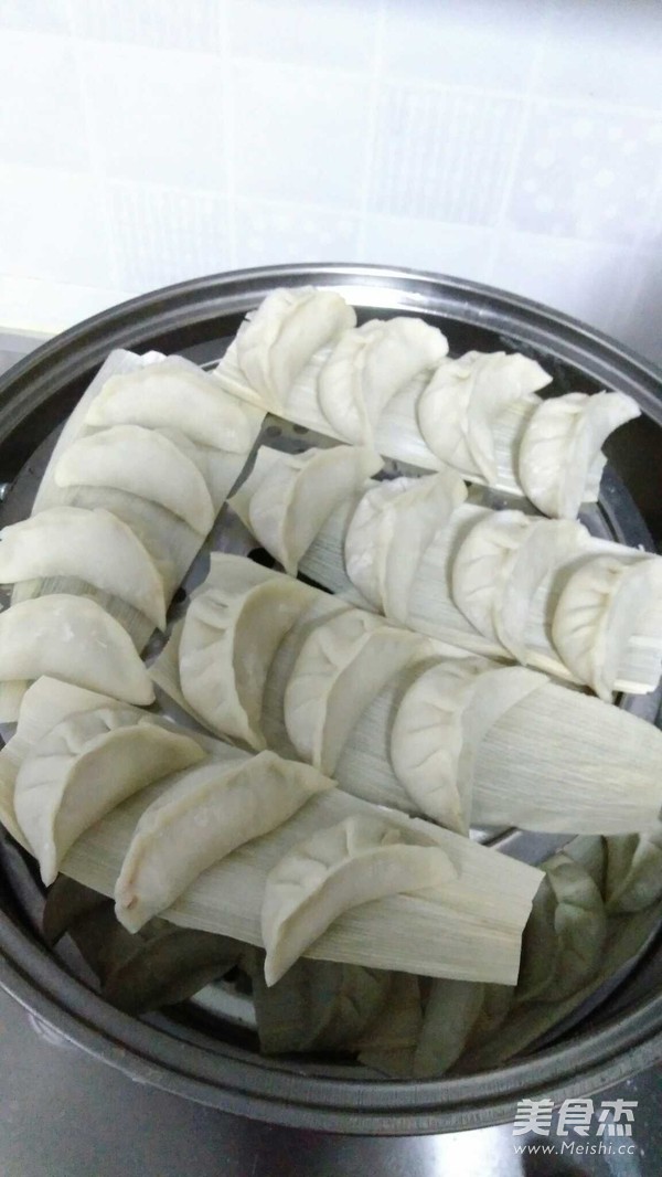 Steamed Dumplings with Green Cabbage recipe