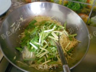 Stir-fried Potato Shreds with Leeks recipe