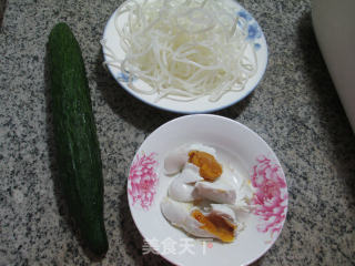 Boiled Bee Hoon with Salted Duck Egg and Cucumber recipe
