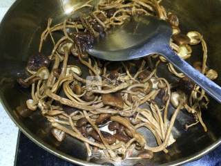 Stir-fried Tea Tree Mushroom recipe