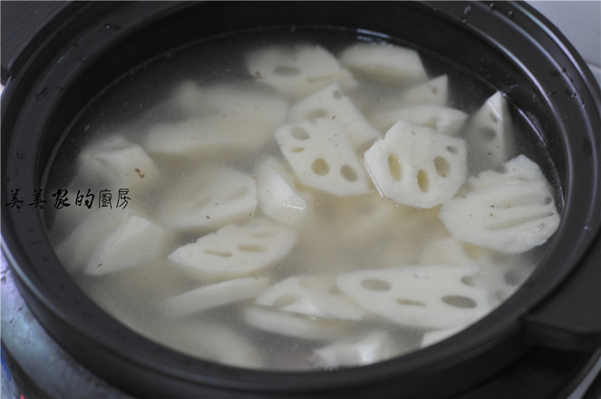 Stewed Pork Ribs with Peanuts and Lotus Root recipe