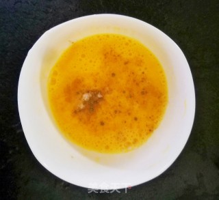 Fried Horned Melon and Egg with Sauce recipe