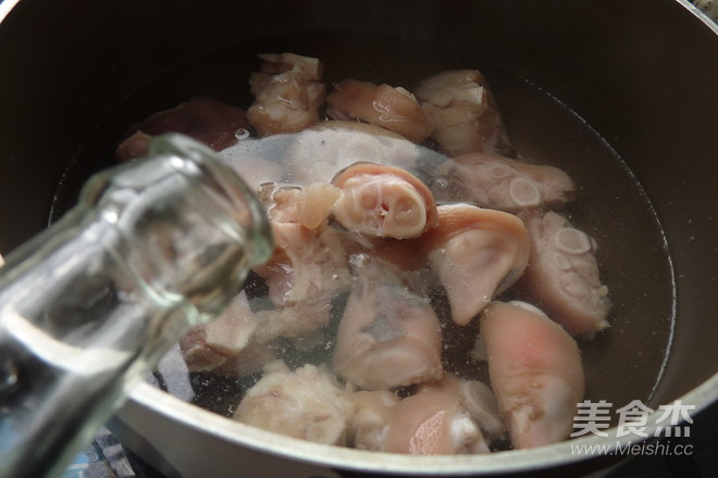 Stir-fried Pork Trotters with Black Pepper Sauce recipe