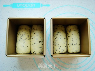 Black Sesame Water Cube Toast recipe