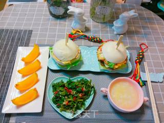 Steamed Bun Steak Egg Burger recipe