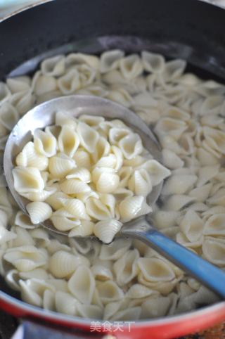 Sausage Milk Stewed Shell Noodles recipe