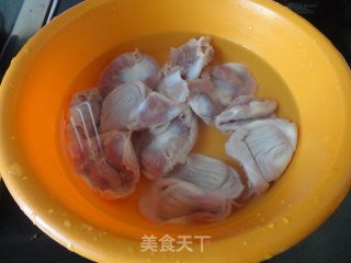 [chicken Gizzards Mixed with Sour and Spicy Cucumber] recipe