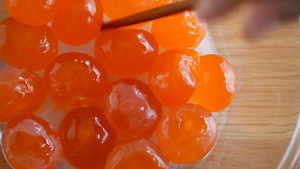 Start Making Egg Yolk Crisps from Fried Red Bean Paste (video) recipe