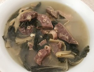 Nourish The Lungs and Remove The Fire-dried Pork Lung and Vegetable Soup recipe