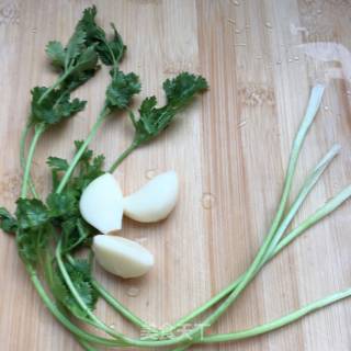 "cold Food" Mixed with Minced Garlic and Seaweed recipe