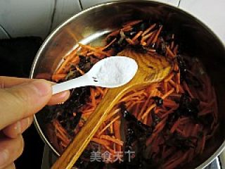 Stir-fried Enoki Mushroom with Carrots recipe
